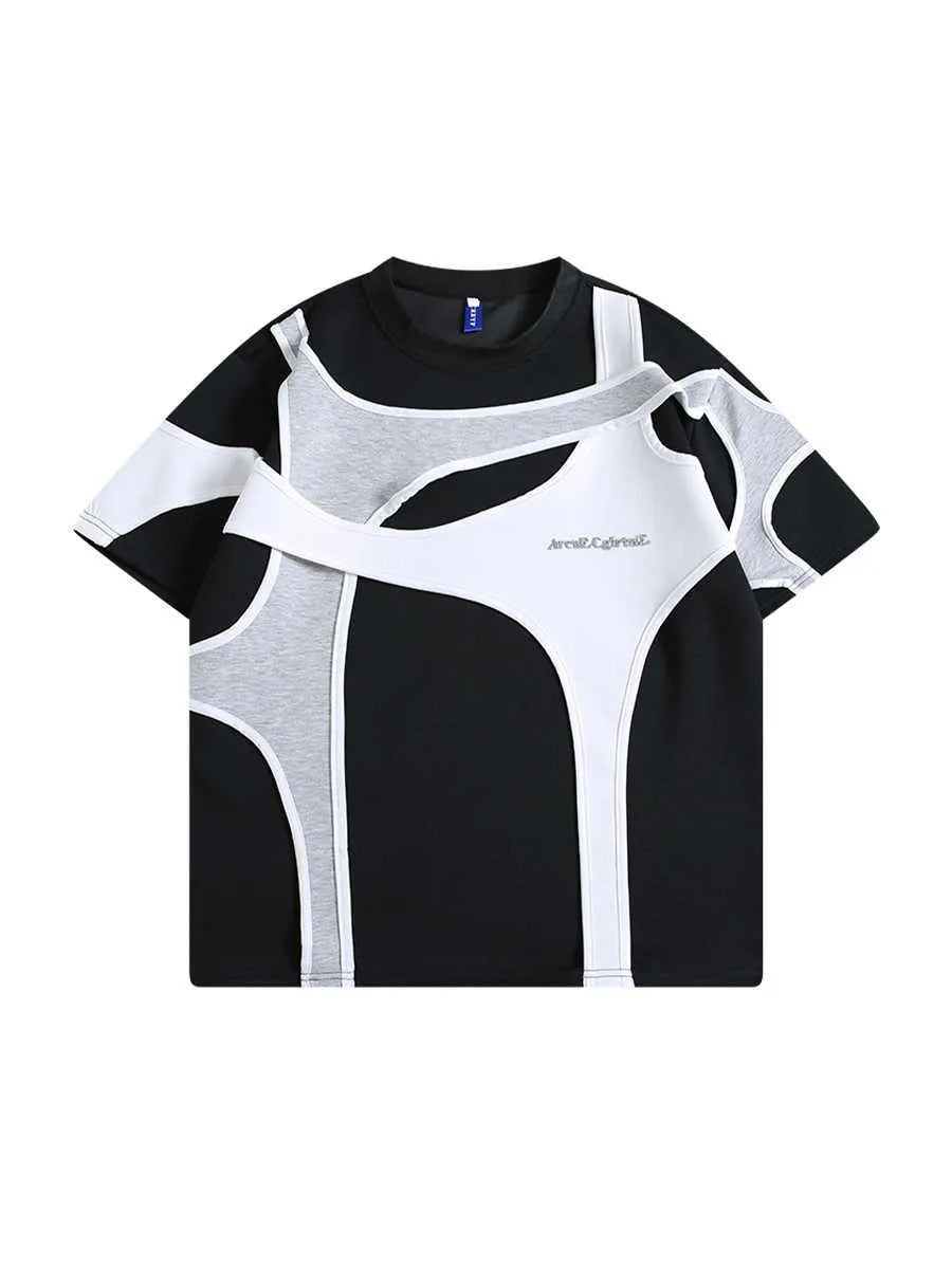 Loose fit black t-shirt with double-layer stitching at padded shoulder strap