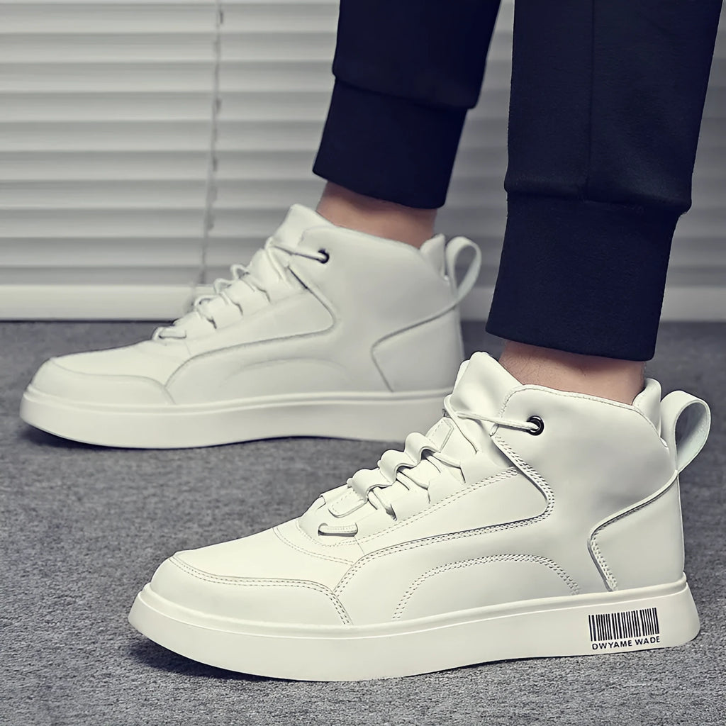 Men's white casual board shoes with lace-up front and rubber sole