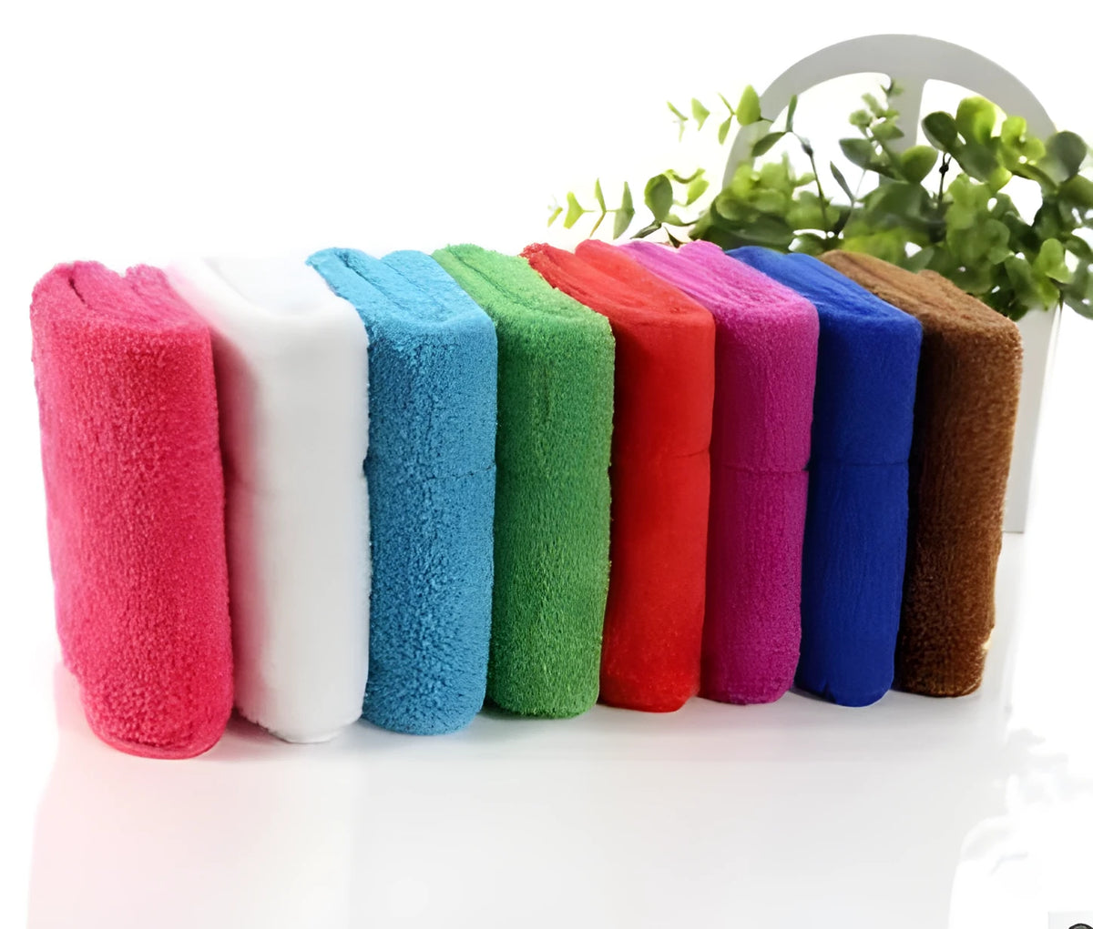 Microfiber makeup remover face cleansing towel in pink, size 40x17cm