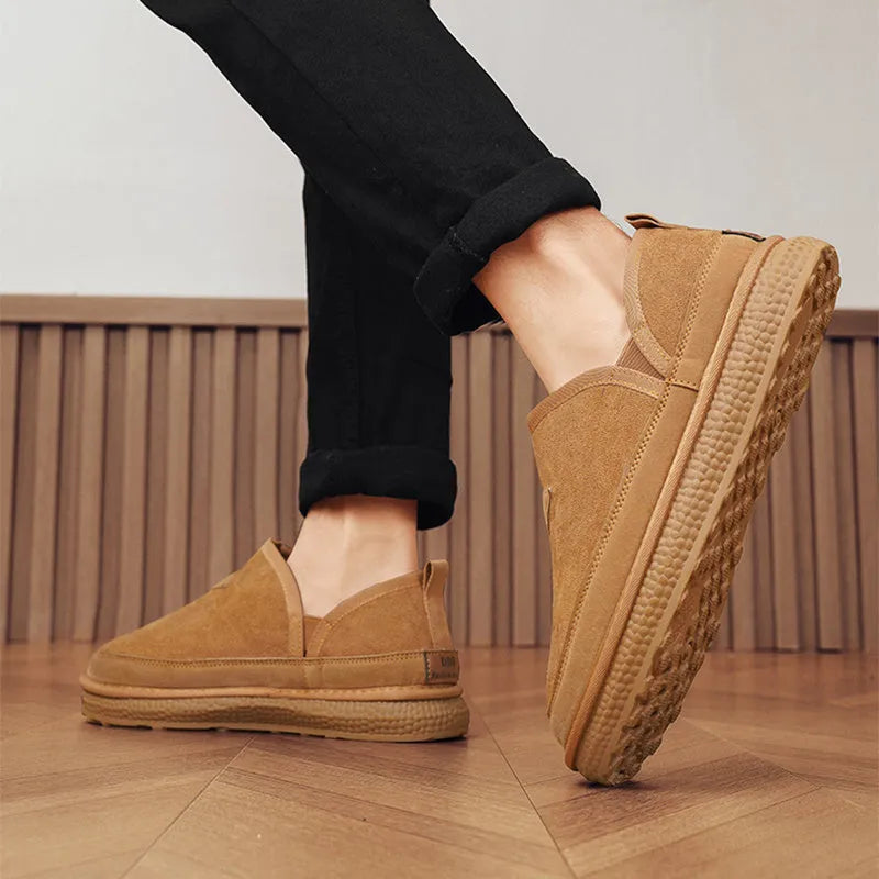 V-cut fleece snow boots for men in black suede with round toe and non-slip sole