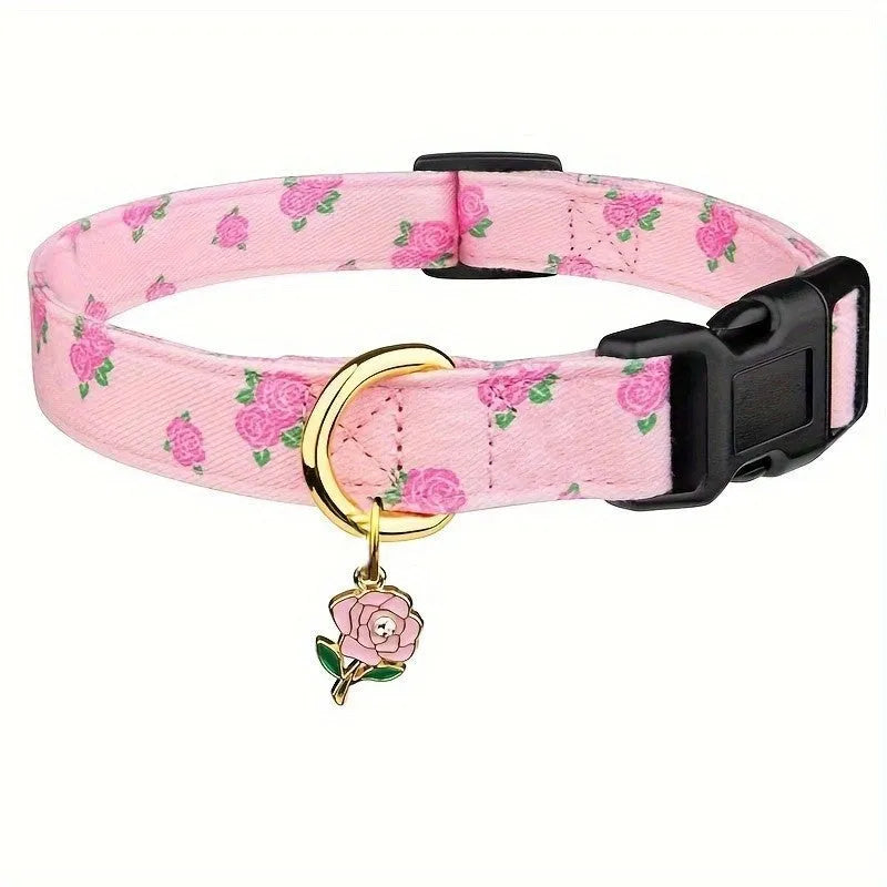 Adjustable dog collar with floral pattern in Strawberry colour on a white background