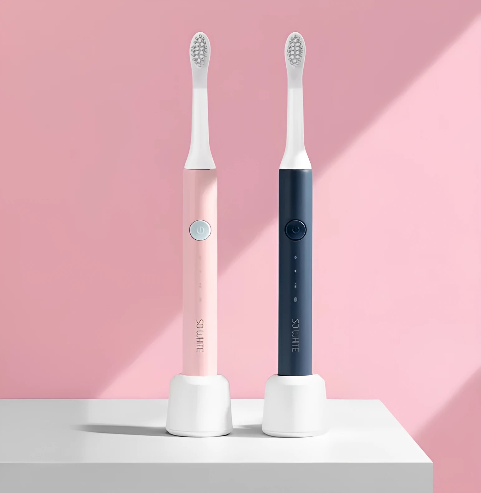 SOOCAS sonic electric toothbrush in blue or pink with round brush head