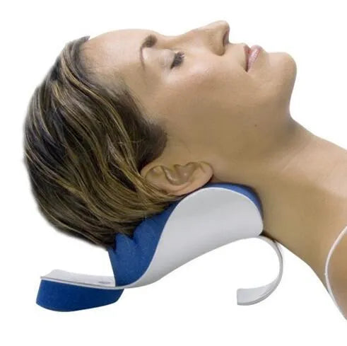 Neck muscle relaxation support pillow in sponge and PP, 21x16x13cm, on a neutral background
