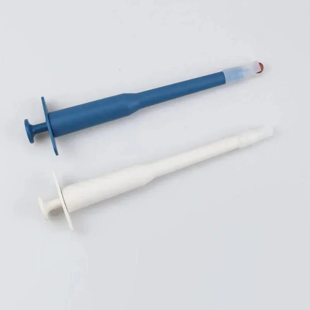Blue pet medicine feeder push dispenser syringe tube for cats and dogs with liquid medication