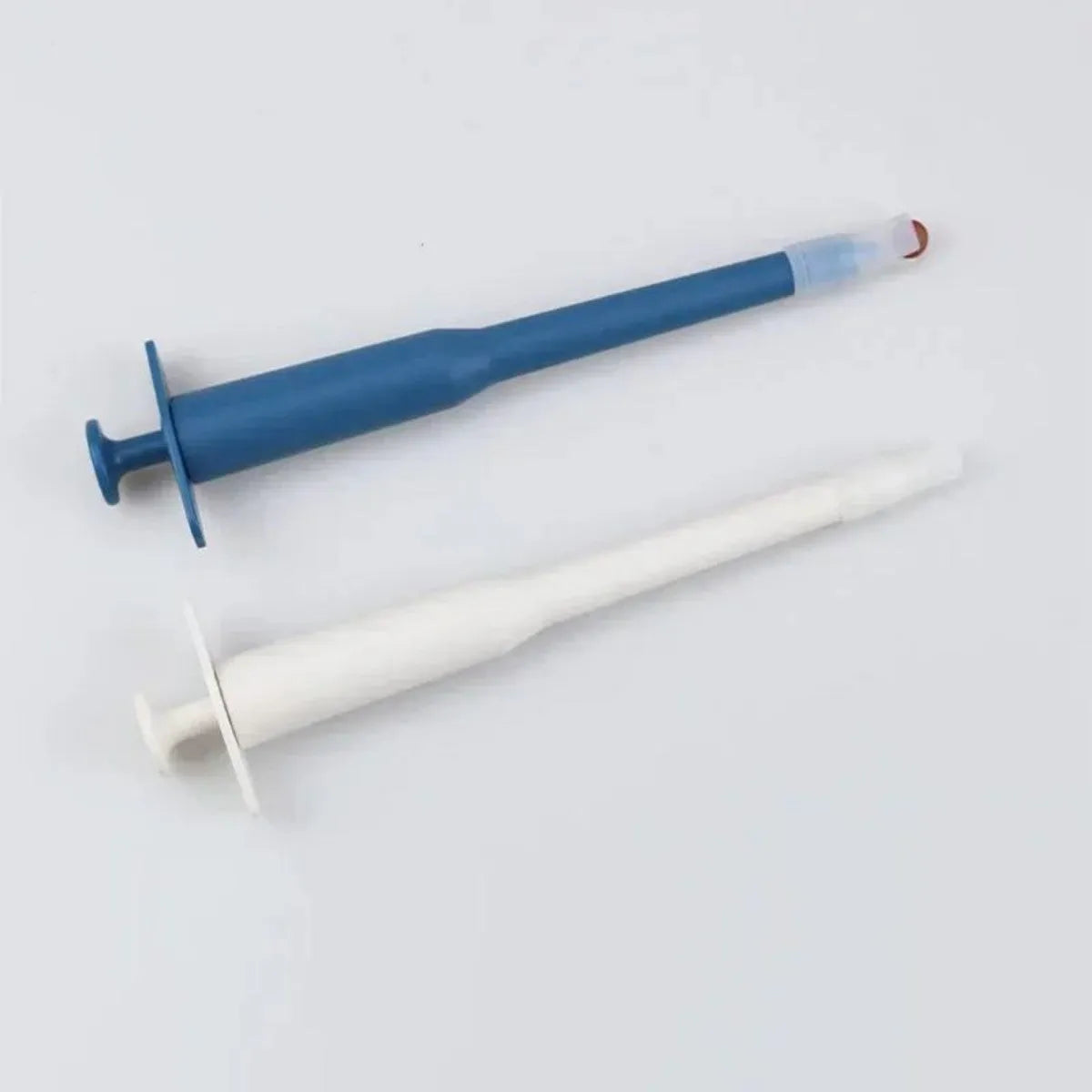 Blue pet medicine feeder push dispenser syringe tube for cats and dogs with liquid medication