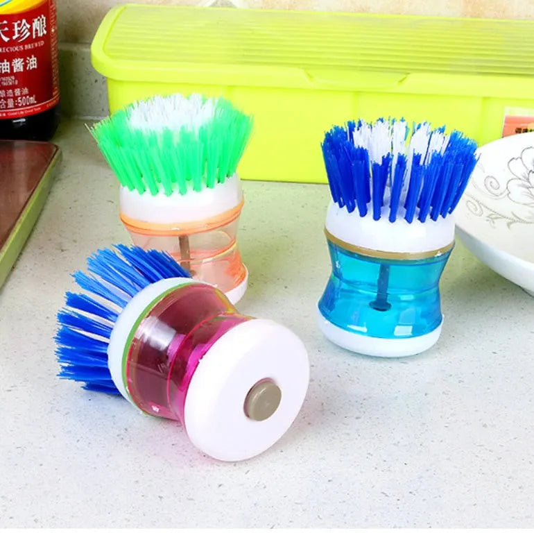 Soap dispensing palm brush with PP plastic build, 5.5cm diameter, 7cm length, random colour