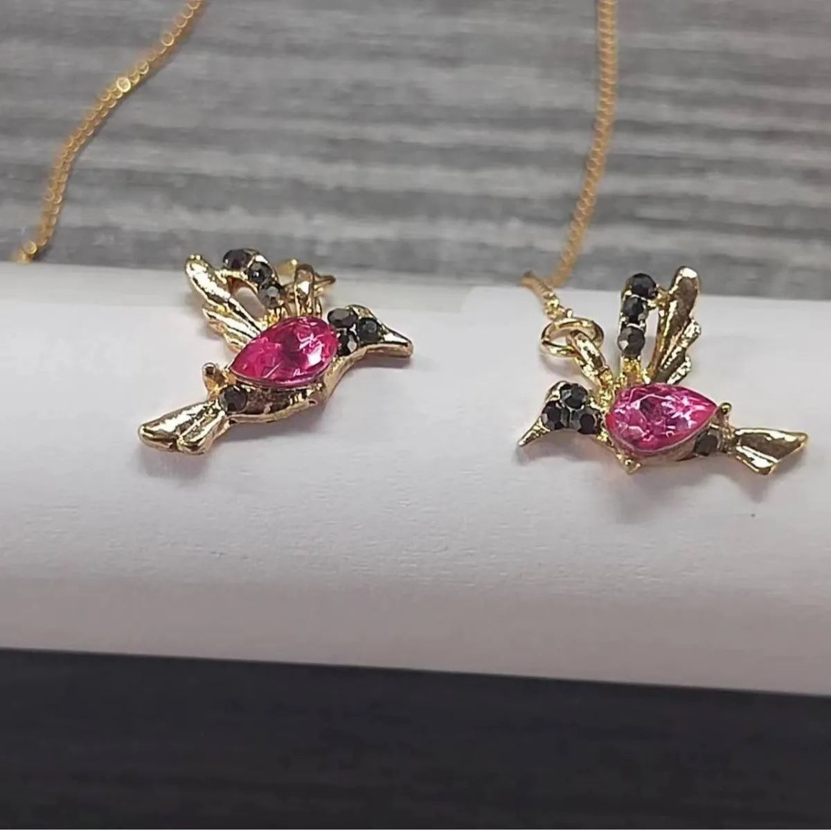Women's long hanging earrings with bird motif in red, blue, or red lvzuan electroplated alloy.