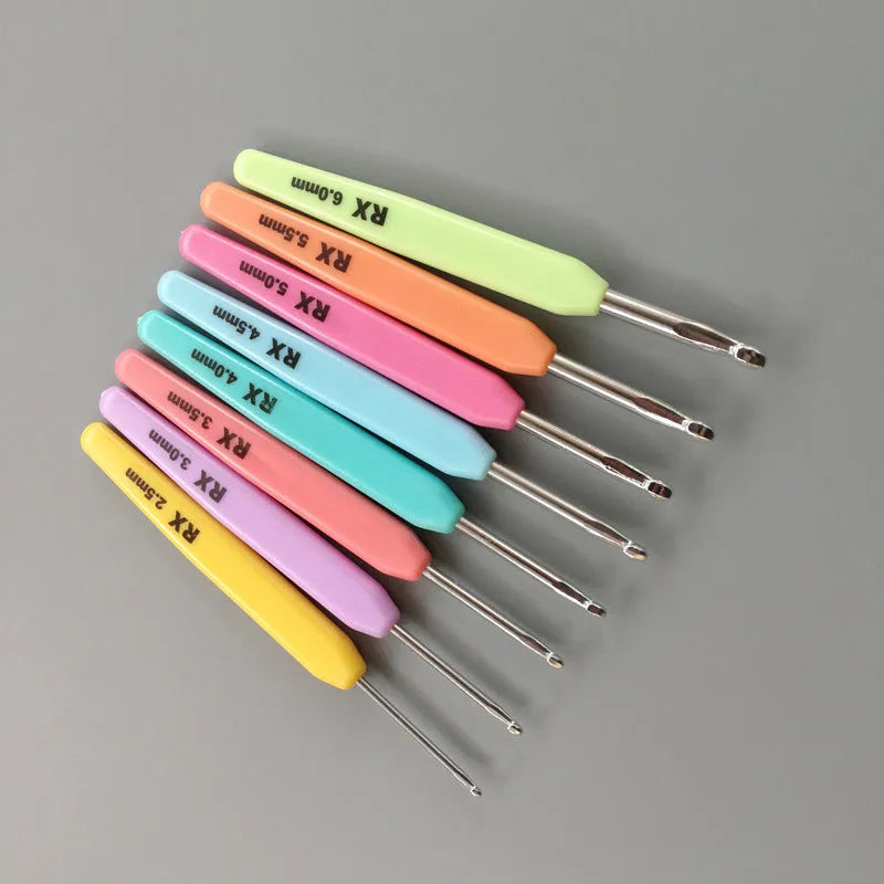 Complete set of 16 crochet hooks with soft and hard plastic handles in a PU storage bag.