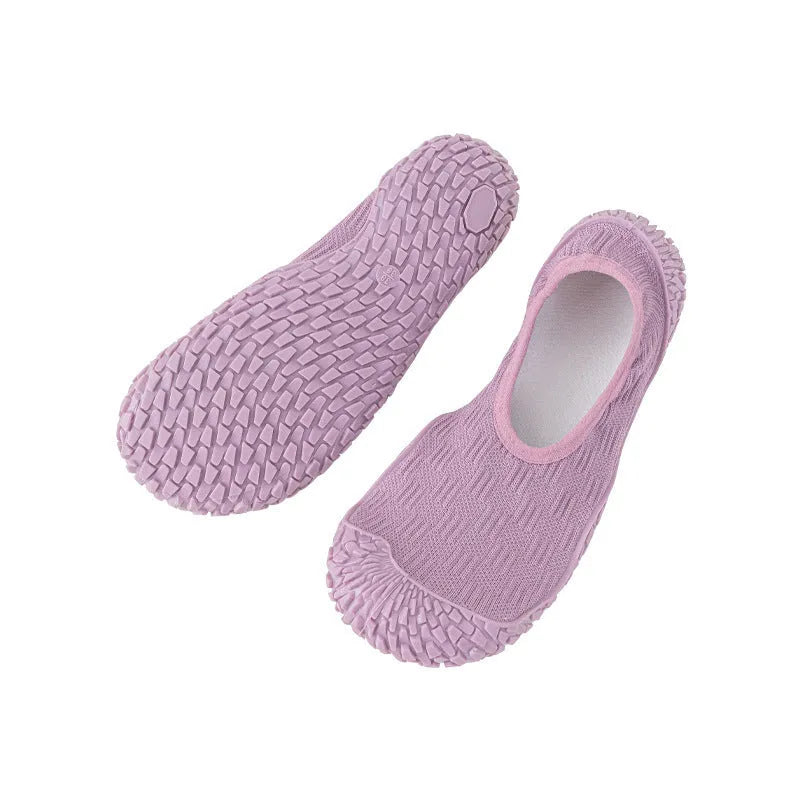 Women's low-top indoor fitness shoes with a soft rubber sole and mesh lining in a solid colour.
