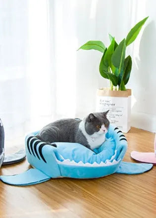 Grey shark-shaped pet bed for small dogs and cats with velvet fabric