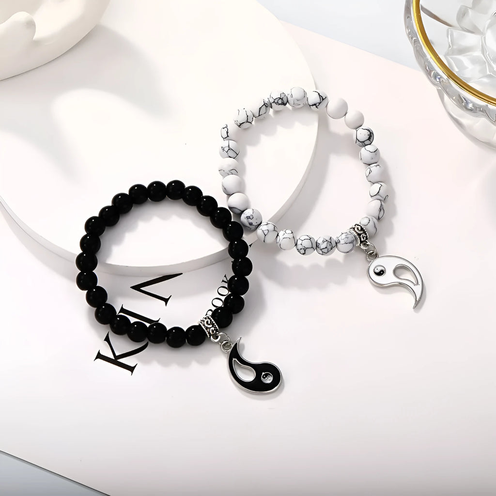 Geometric eight-diagram-shaped alloy bracelet with electroplated finish in unisex design