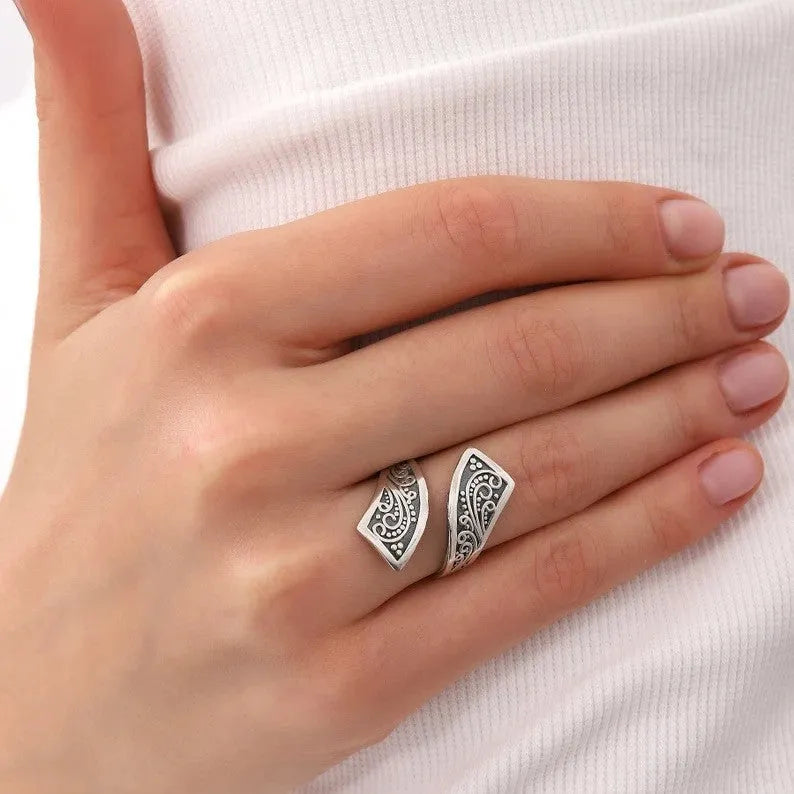 Silver adjustable retro ring with minimalist design on adjustable opening