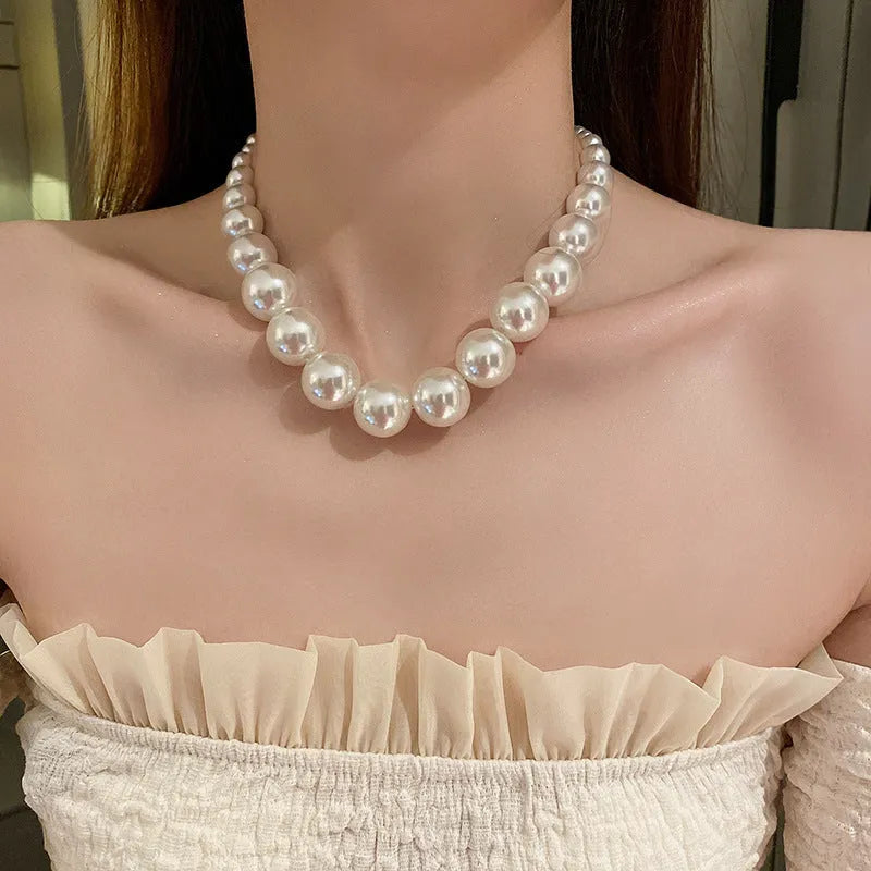 French retro gradient white imitation pearl necklace with U-shaped drape and ball bead chain for women