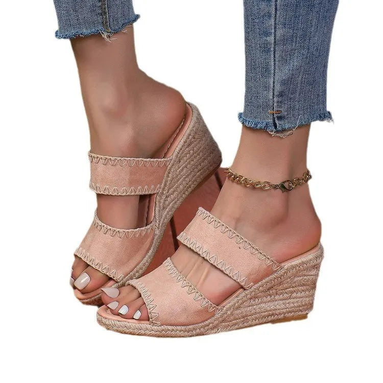 Hemp rope retro fashion plus size women's slippers in beige with PU upper and rubber sole, round head design