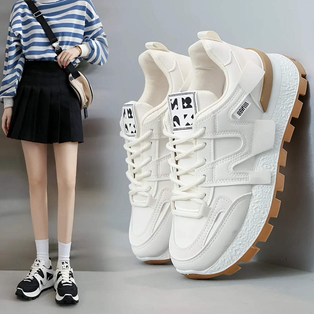 Women's low-top sneakers in white or black with artificial PU upper and rubber sole