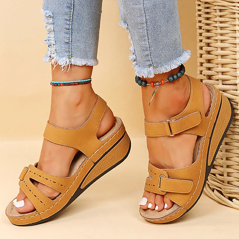 Women's wedge sandals with Velcro strap, platform rubber sole, fish mouth toe, available in red, black, brown and off-white.