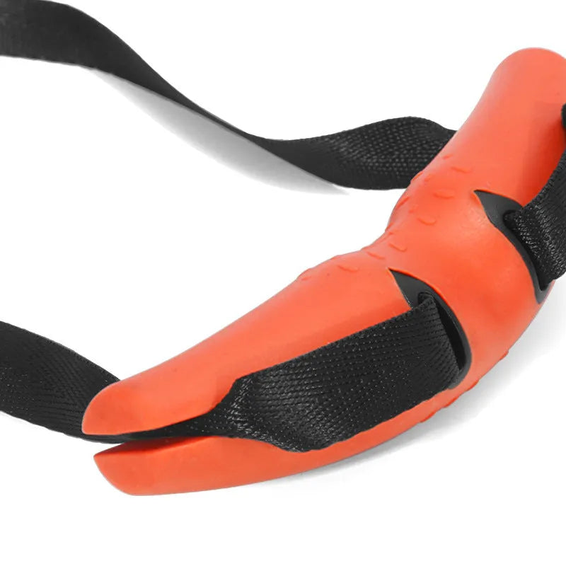 Pair of TPE horn handles for pull-up and pull-down exercises, black colour, on fitness equipment