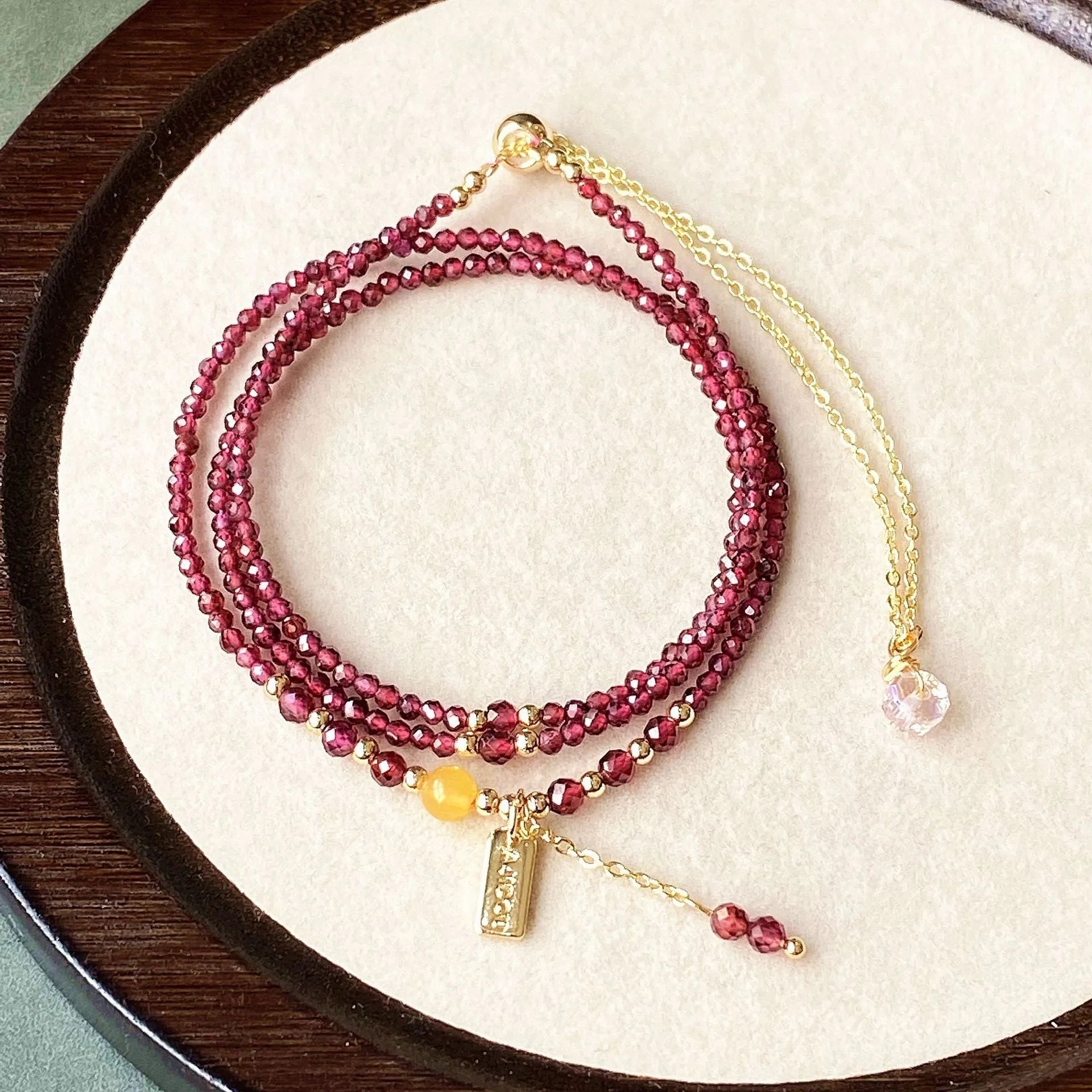 Garnet wine red bracelet and necklace set with beeswax cut surface and three-circle design