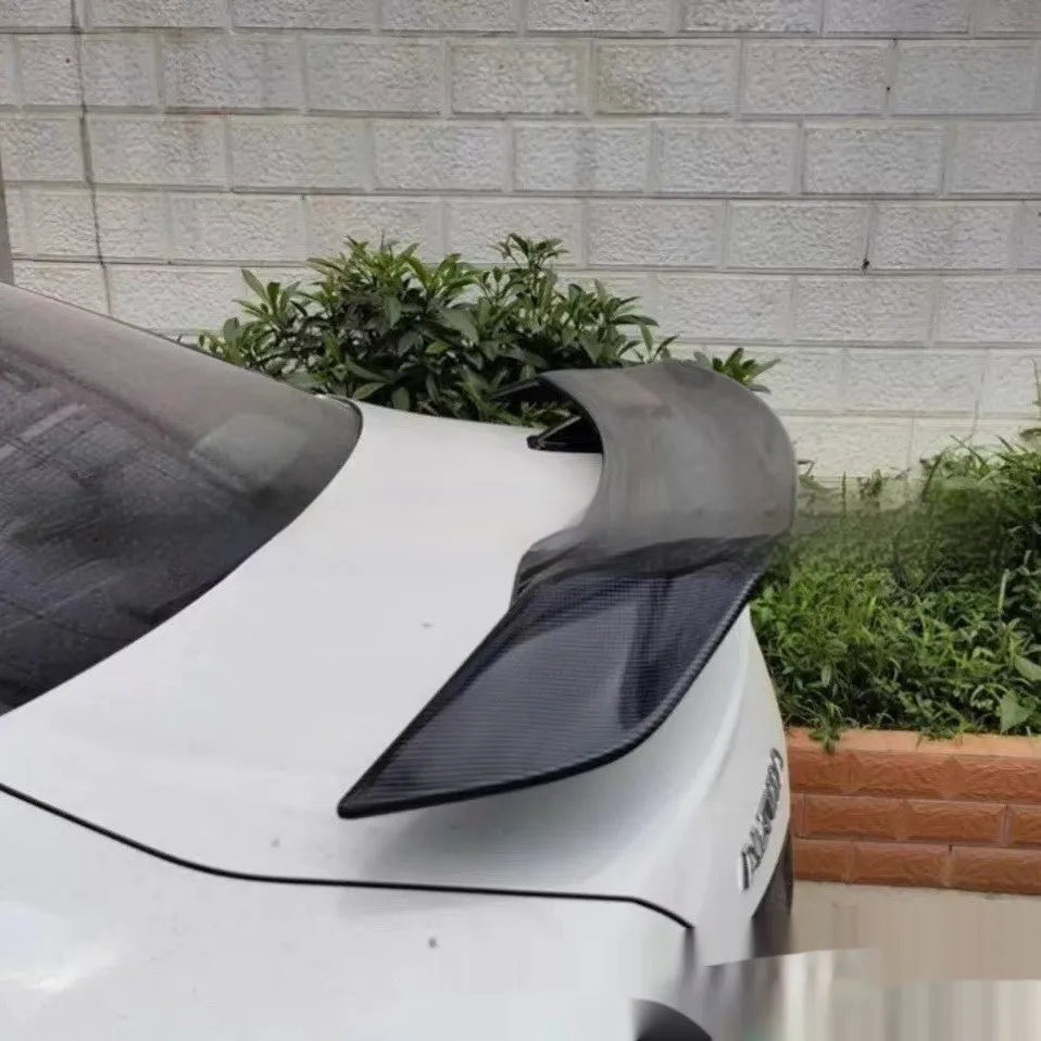 Universal punch-free ABS plastic car spoiler in bright black finish