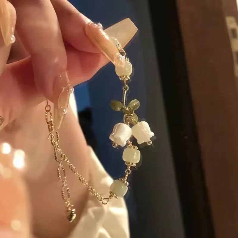 Chinese style bamboo leaf glass bracelet for women with manual craftsmanship.