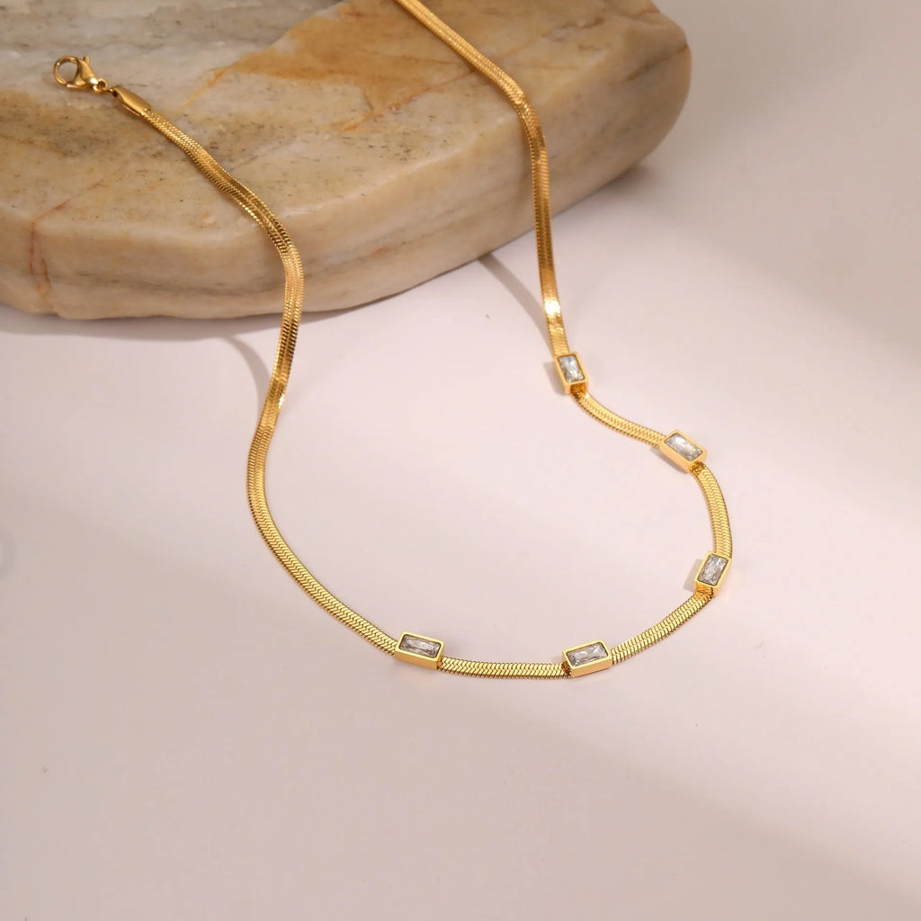 Geometric square zircon necklace with flat snake-like chain in stainless steel and electroplated 18K finish