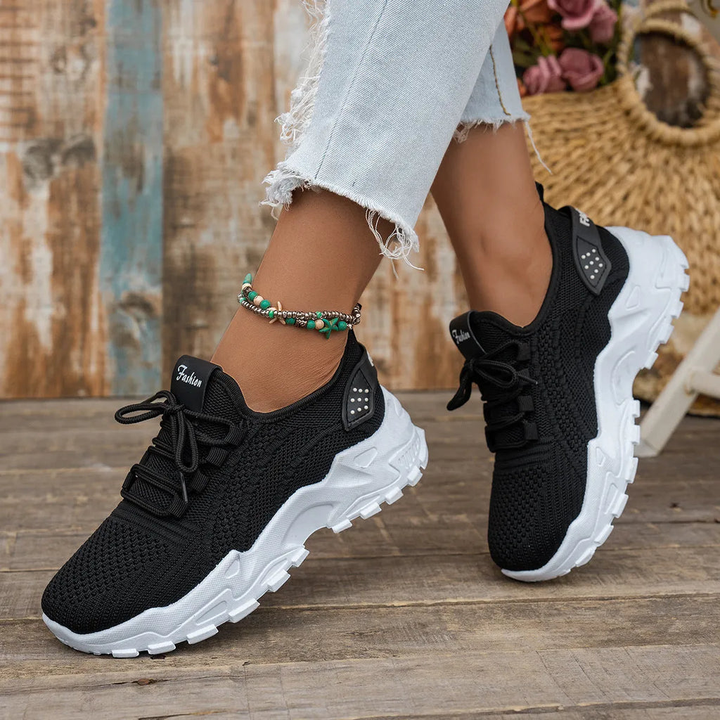 Women's white Flyknit mesh casual sports shoes with flat heel and lace-up design
