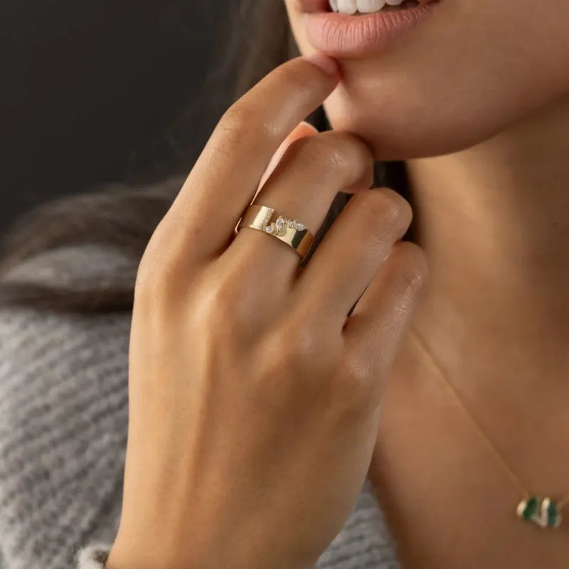 Gold electroplated copper ring with shining zircon stone showing front view
