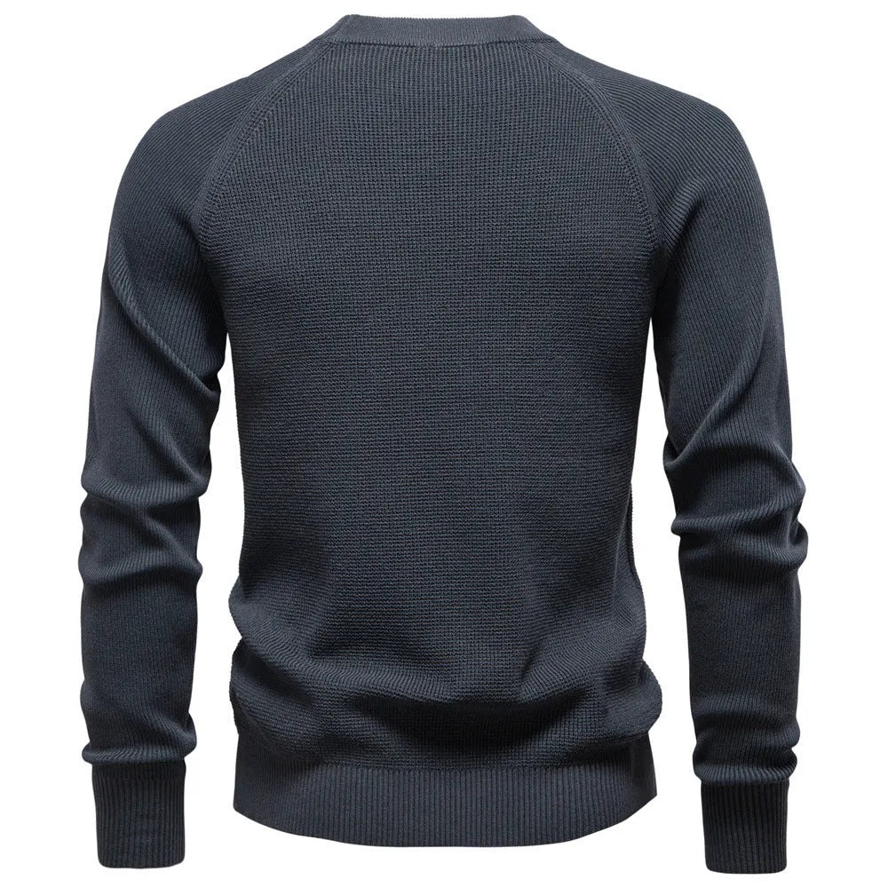 Men's round neck solid colour knitted sweater in dark gray, straight fit pullover