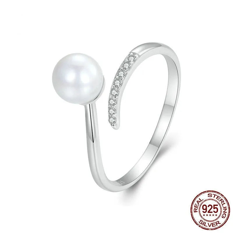 Close-up of an adjustable S925 sterling silver ring featuring a natural shell pearl on an open loop band.