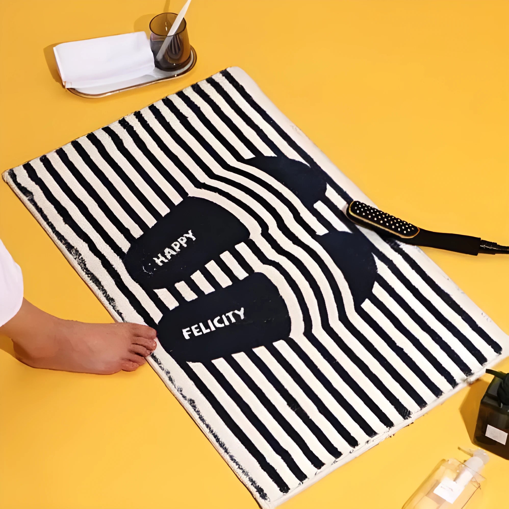 Absorbent plush polka dot geometric bathroom floor mat in Happy Slippers colour, machine woven, 40x60cm size