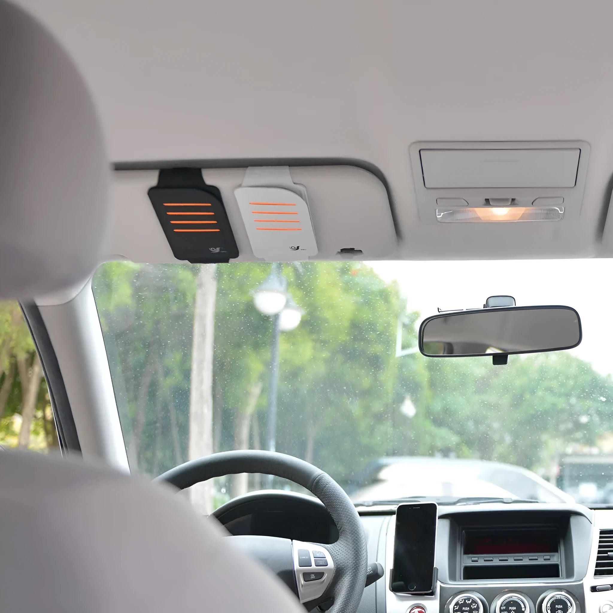 Car dashboard organiser with storage bag and four sun visor panels for glare reduction