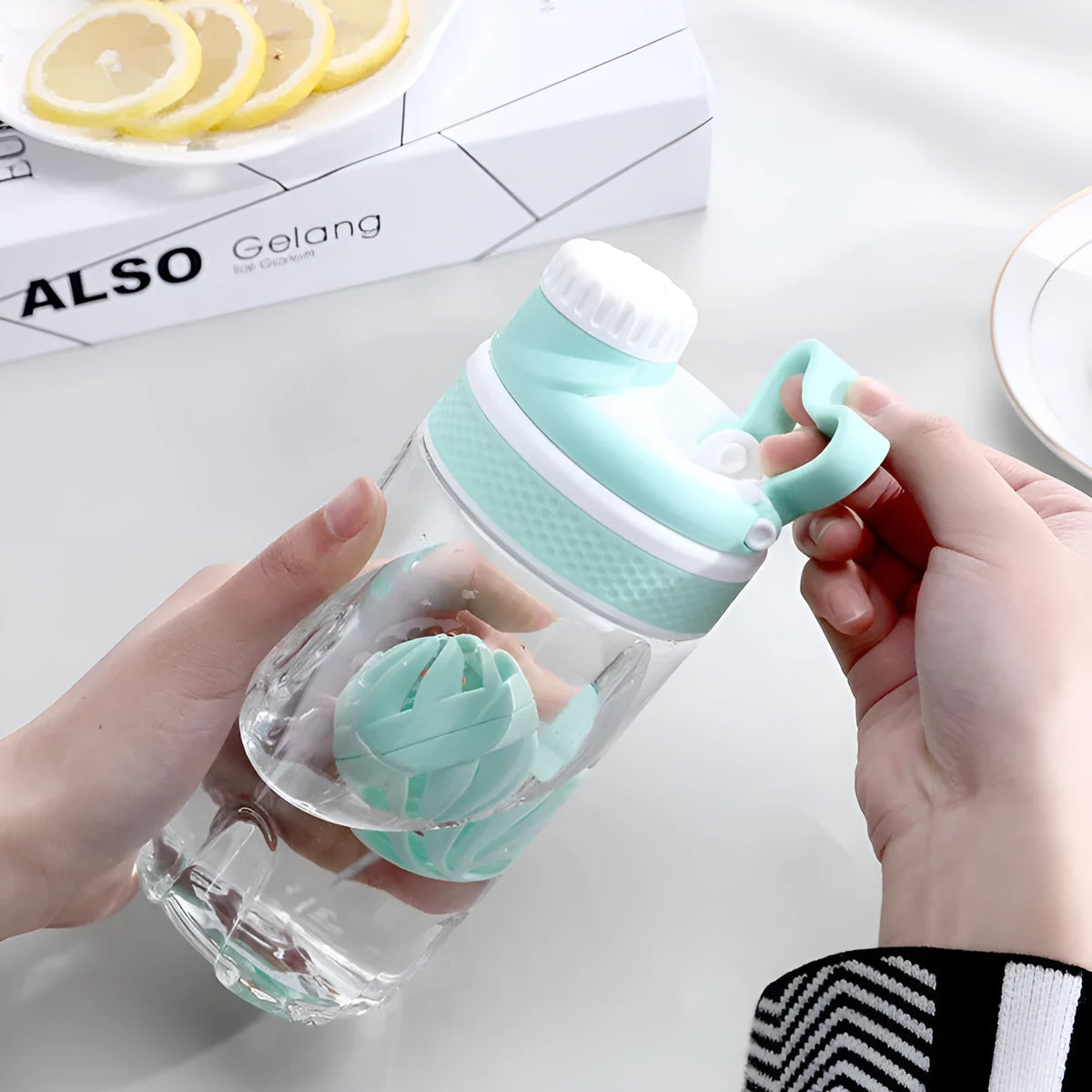 Protein nutrition shaker 550ml sealed shaking cup in blue green grey and pink colours