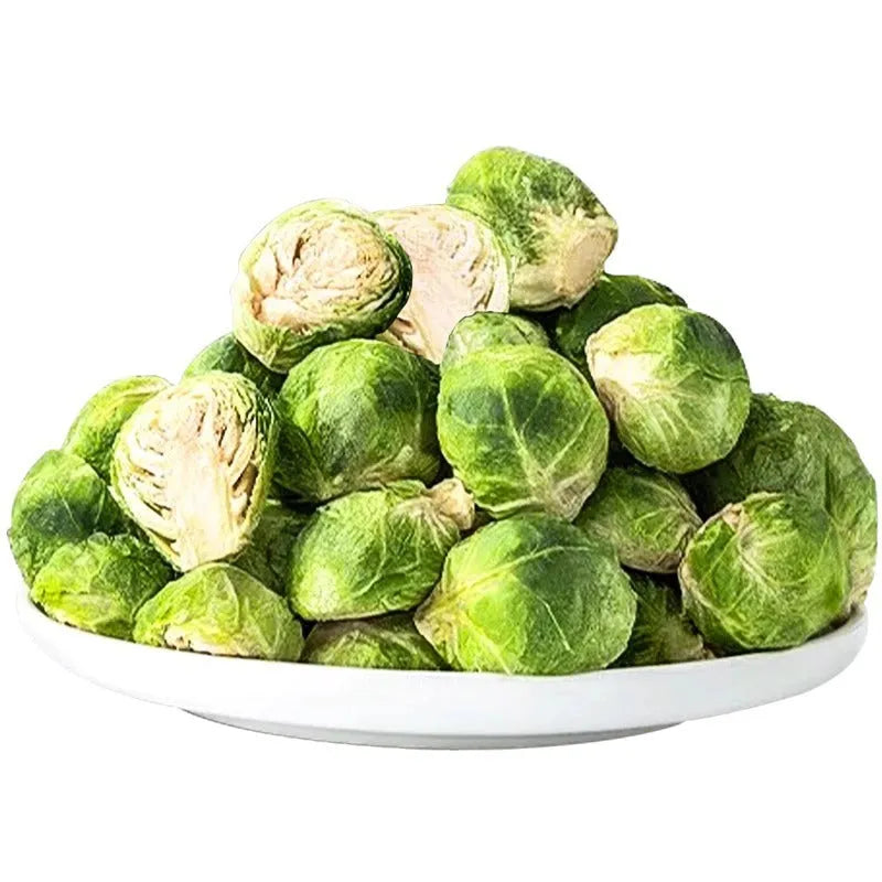 Pack of freeze-dried Brussels sprouts dog snacks, 20g, with natural vegetable appearance
