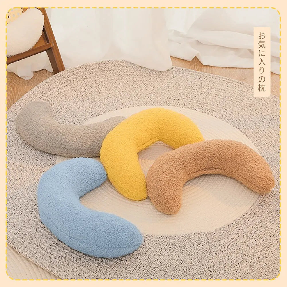 U-shaped cat pillow with adjustable collar in blue, khaki, white, or yellow colours for pet cervical support