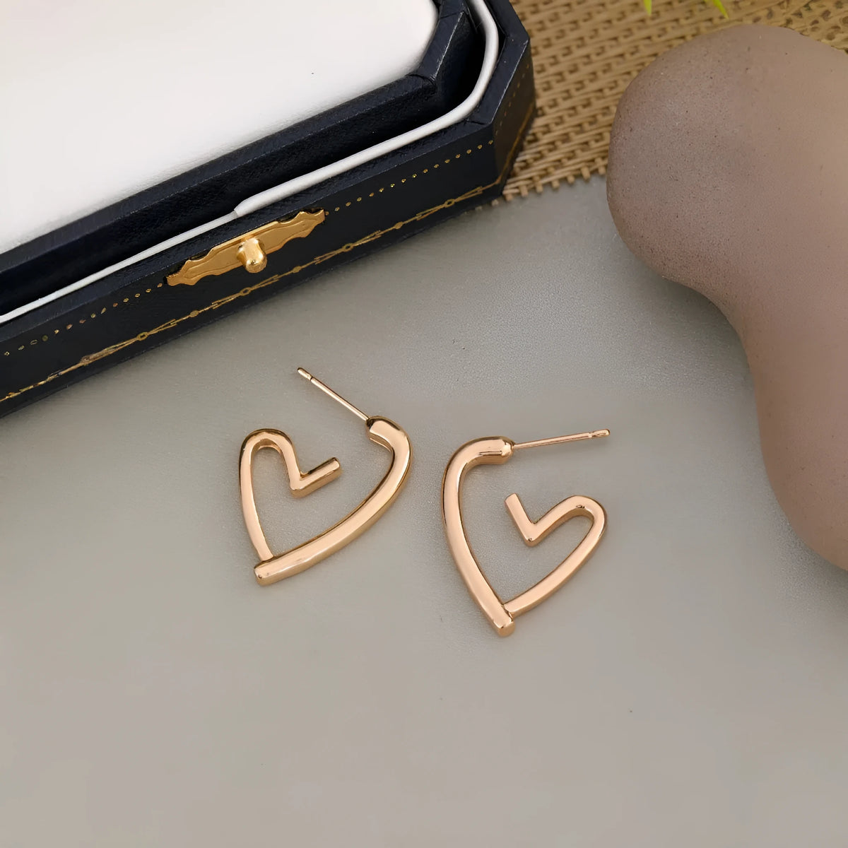 Golden love earrings for women with a simple cold style heart design