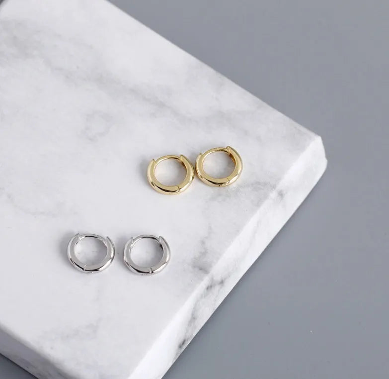 Women's sterling silver round stud earrings in gold and silver finishes