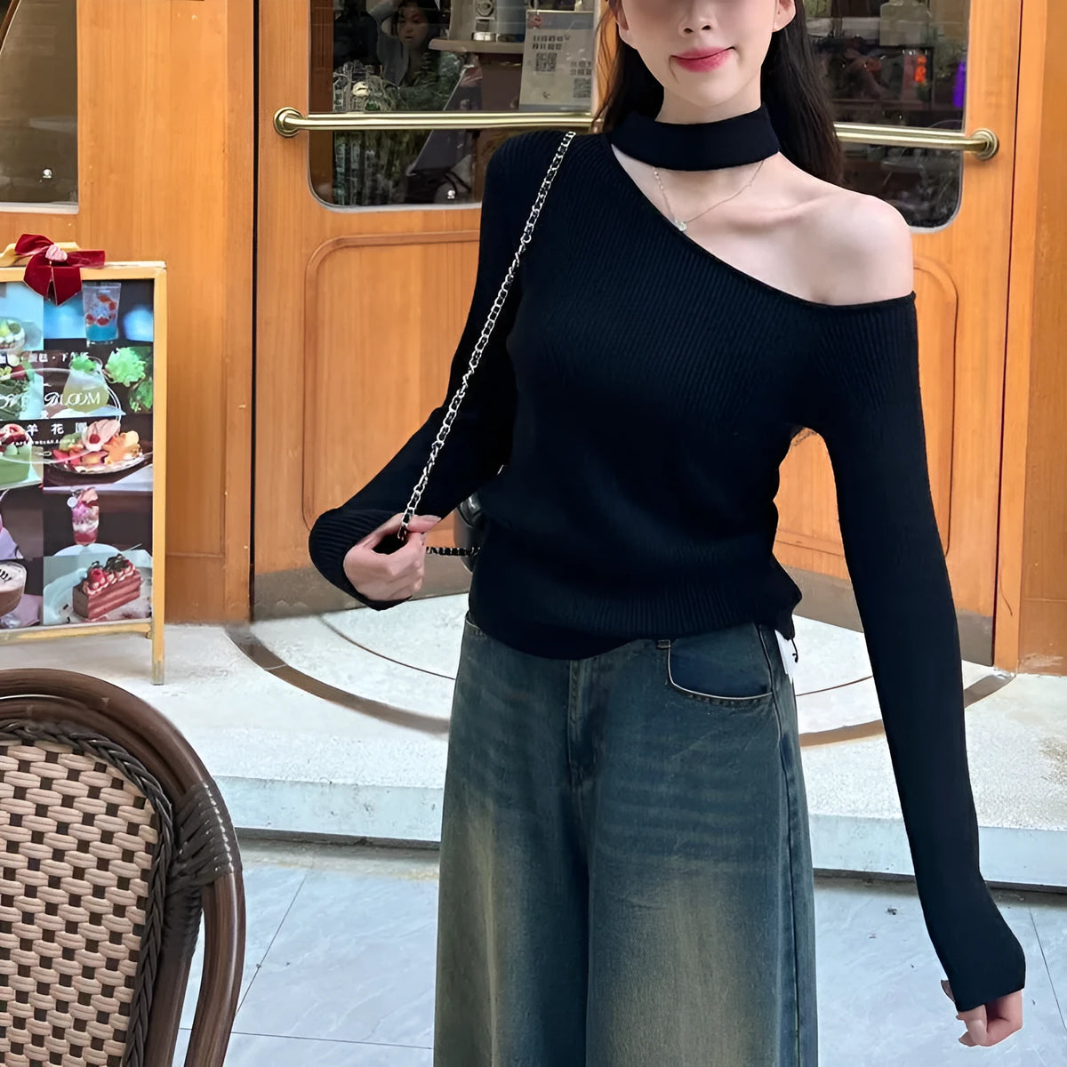 Women's slant shoulder bottoming sweater in solid colour, slim fit polyester knit, free size