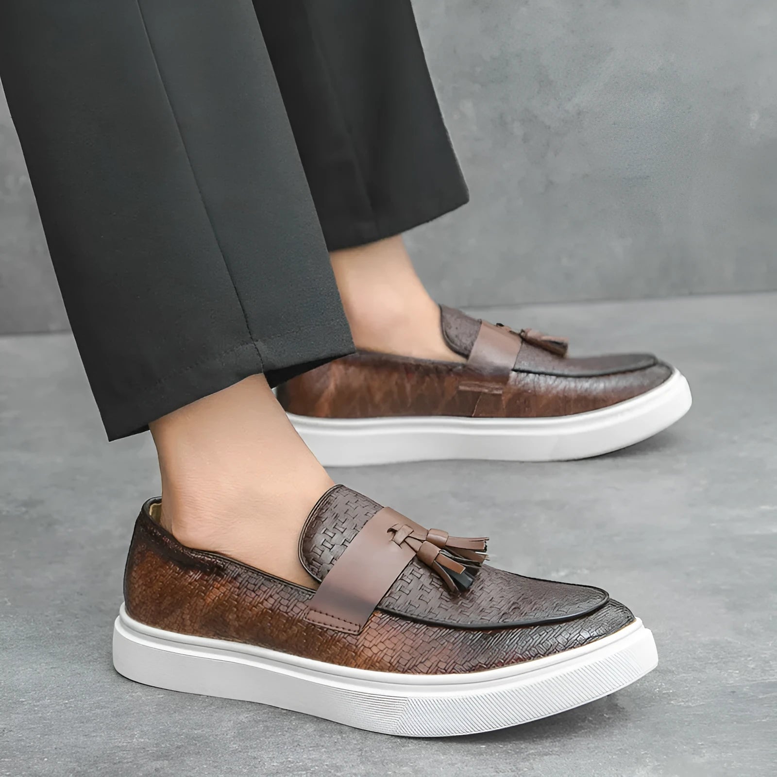 Men's black plus size casual leather shoes with fringed design and round toe