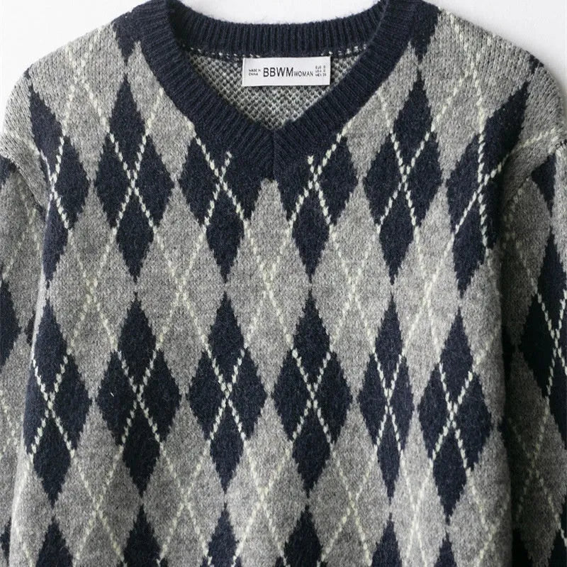 Women's diamond pattern knit sweater in picture colour, long sleeve contrast colour pullover
