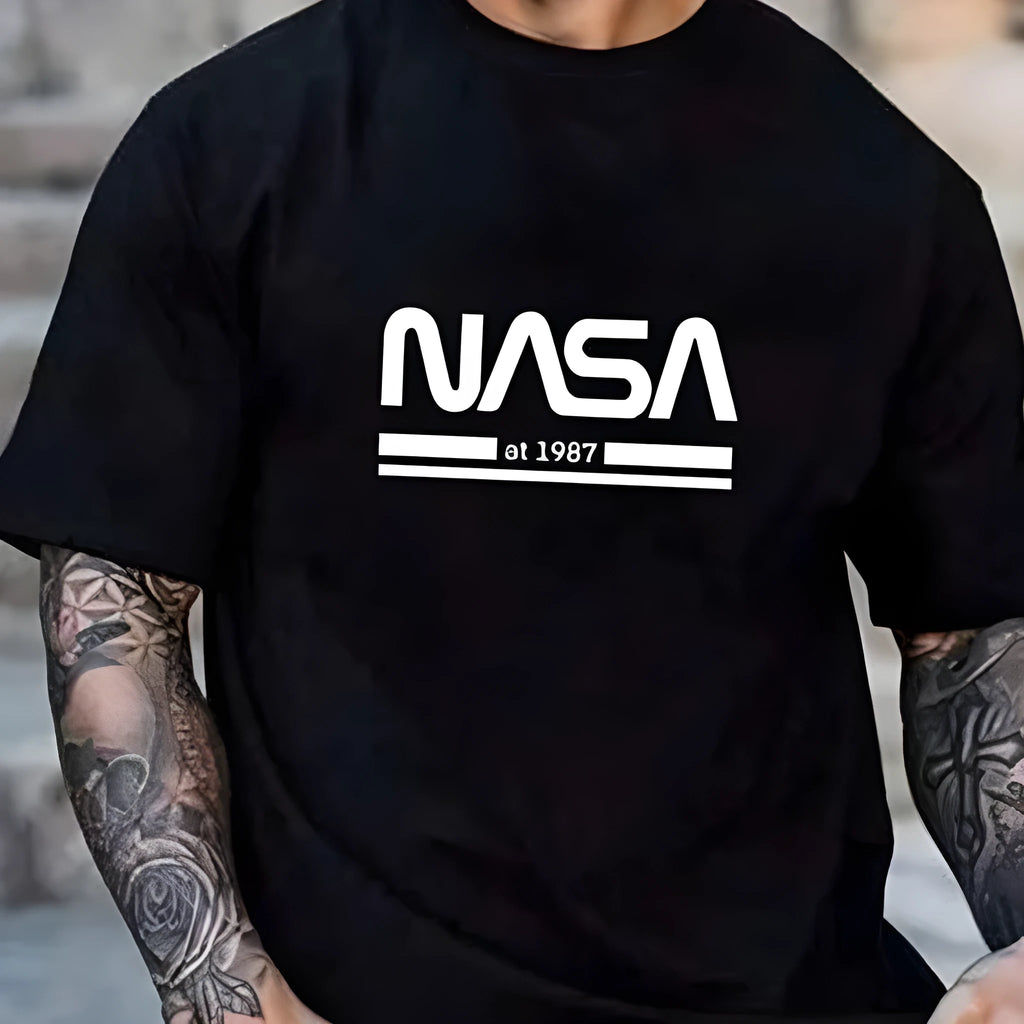 Men's slim-fit cotton short sleeve t-shirt in solid colour with straight cut design