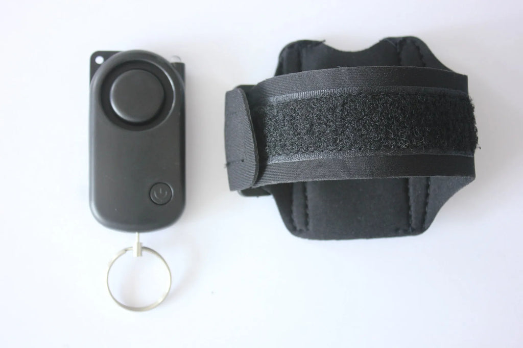 Runner personal alarm with LED flashing light and adjustable wristband, black, 7.5x4x1cm