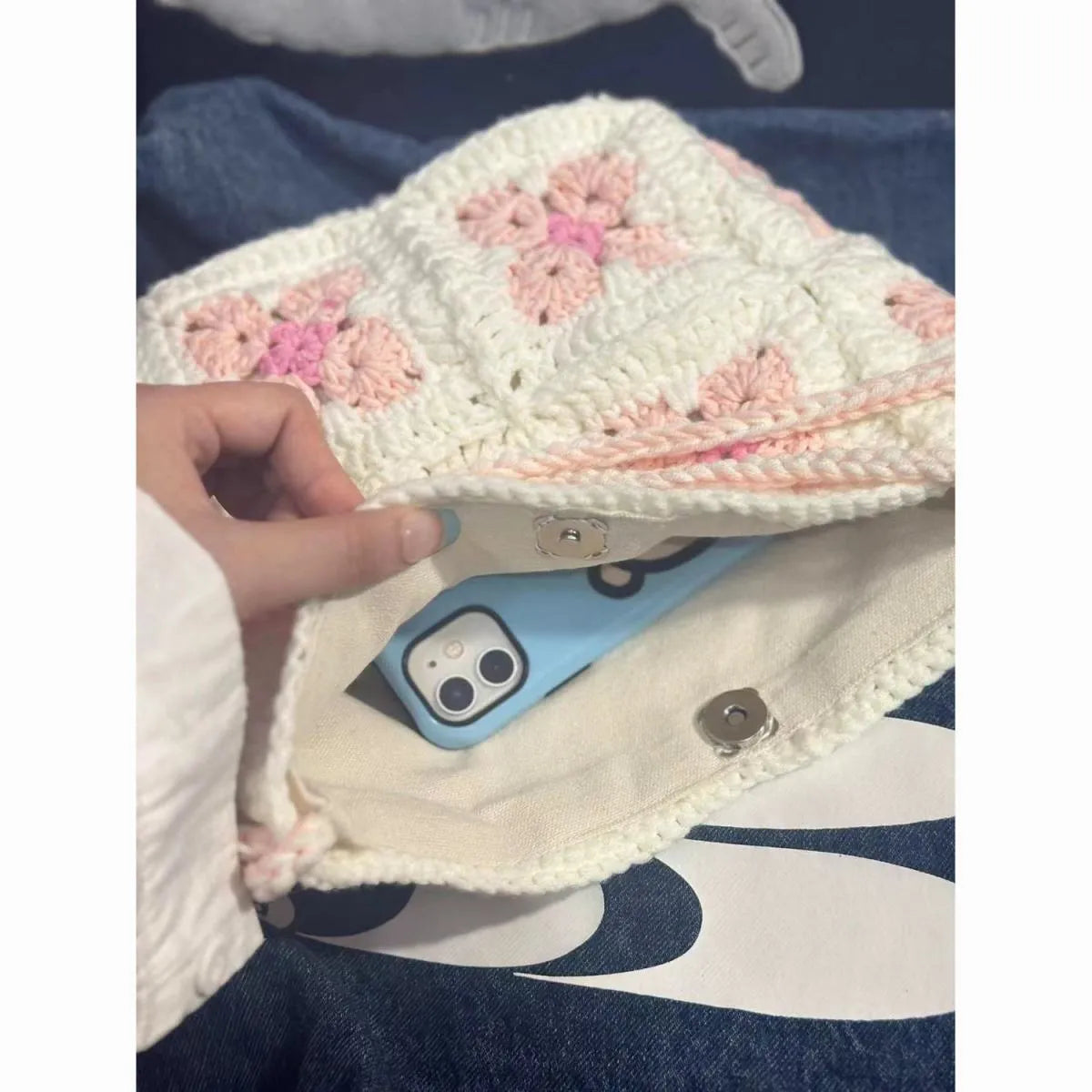 Handmade crochet cherry blossom handbag in cotton with magnetic buckle closure