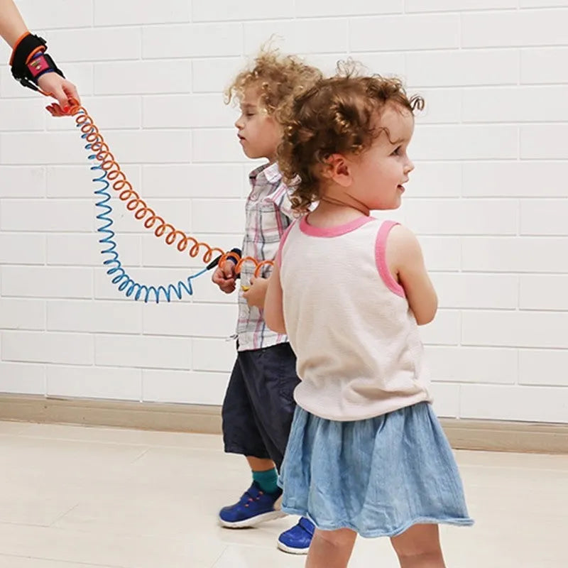Child safety wristband anti-lost strap with 2.5m special PU spring rope, 360 degree rotary head and breathable sponge lining.