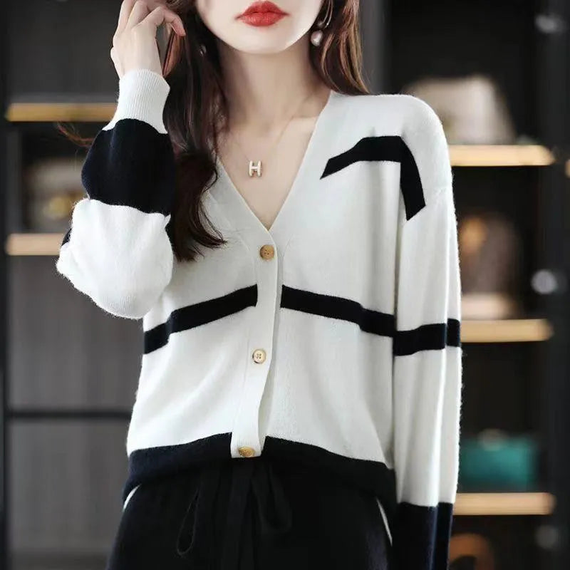 Women's striped V-neck knitted cardigan in slim fit with 3D pattern
