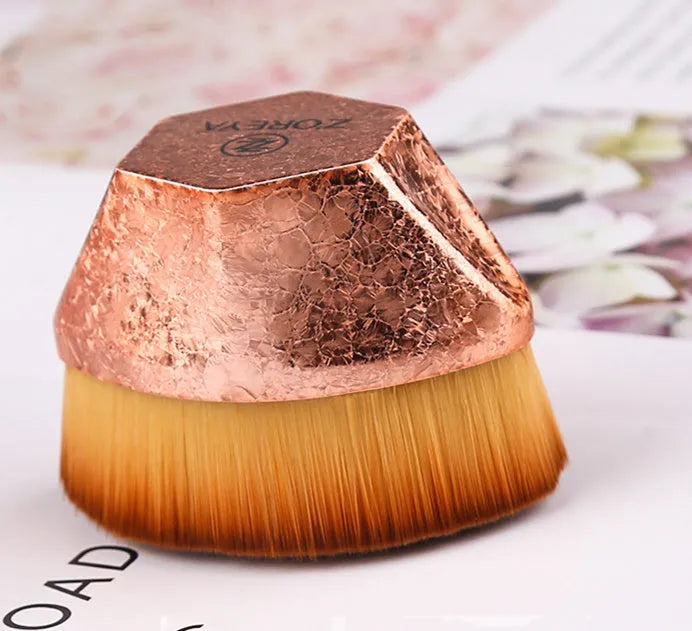 Magic Foundation Brush with dense soft bristles, 4cm wool length, plastic handle, and round protective case