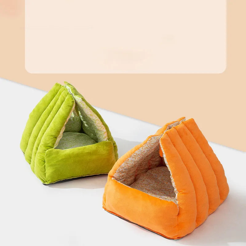 Semi-enclosed triangle pet nest in green and orange colours with thickened plush padding for small pets