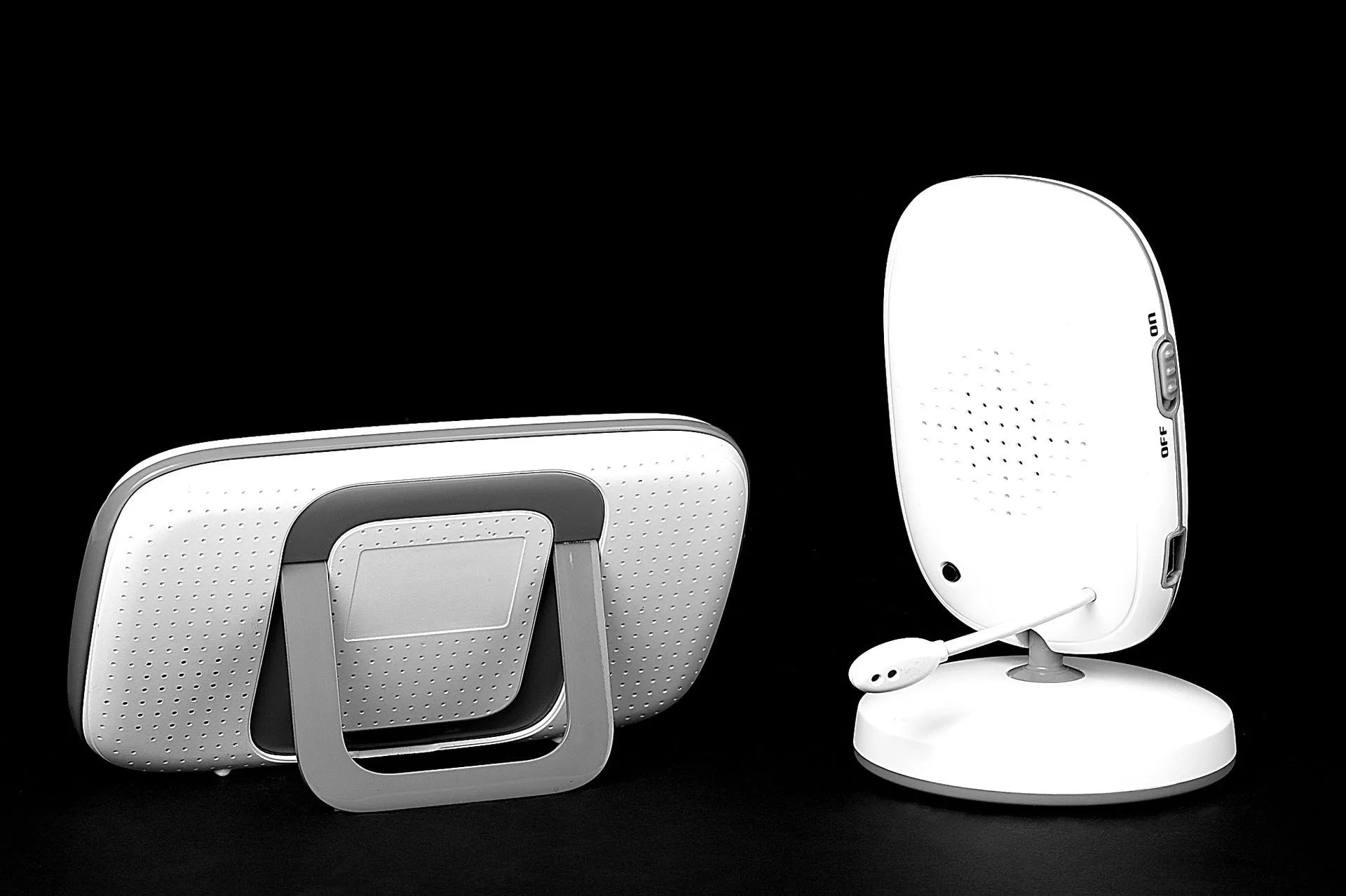 VB603 digital baby monitor showing parent unit with 3.2 inch screen and separate camera with night vision LEDs