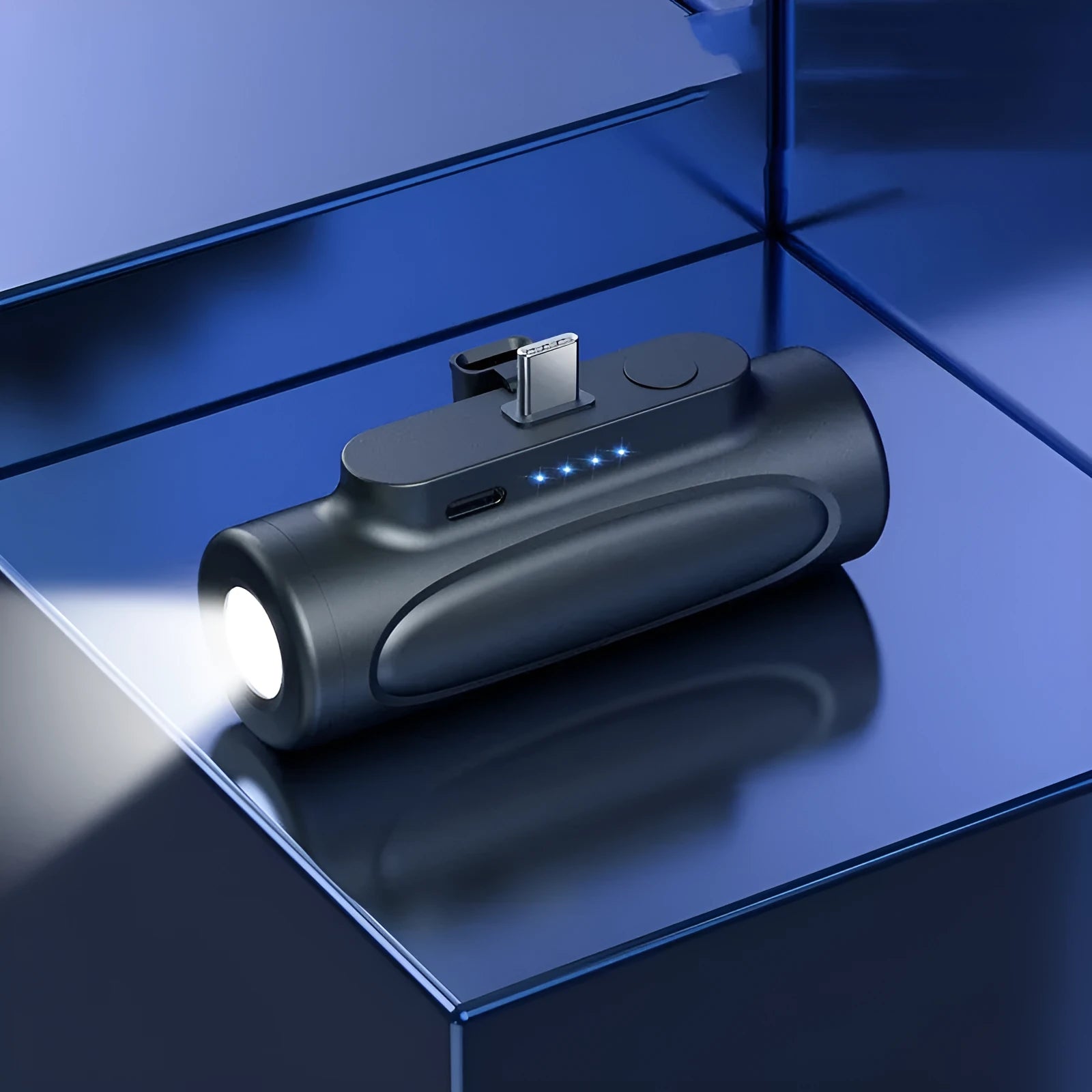 Black plastic power bank with integrated LED flashlight, showing USB-C port, dimensions 83x27x41mm.