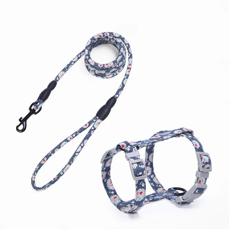 Cat I-shaped chest harness in blue with metal accessories and 150cm rope lead on white background