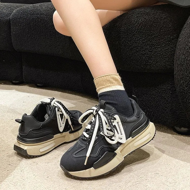 Women's retro platform sports shoes in artificial PU with rubber sole and lace-up front